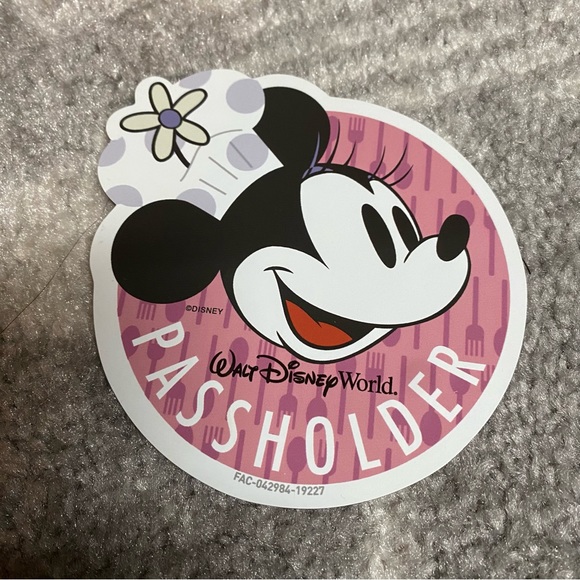 Disney Annual Passholder Chef Minnie Mouse EPCOT Food and Wine Festival Magnet - Picture 1 of 2